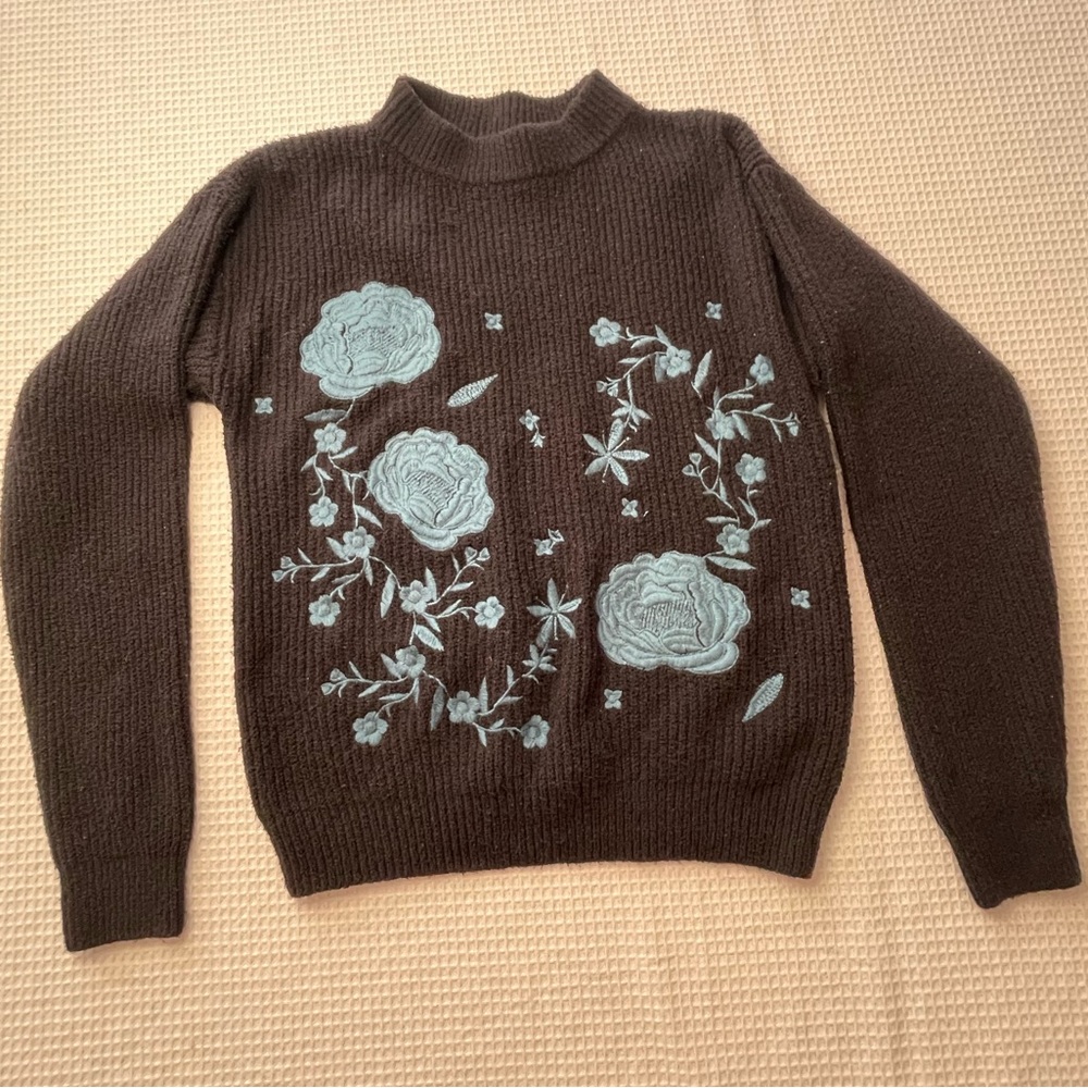 Fuzzy Embroidered Pullover Sweater Size Small Who What Wear Brand A7 - Picture 2 of 8